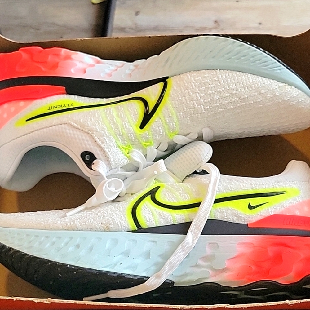 NIB Women's Sz 10 Nike React Infinity Run Flyknit 3